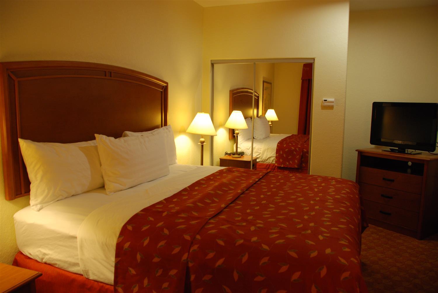 Best Western Plus San Antonio East Inn & Suites Экстерьер фото