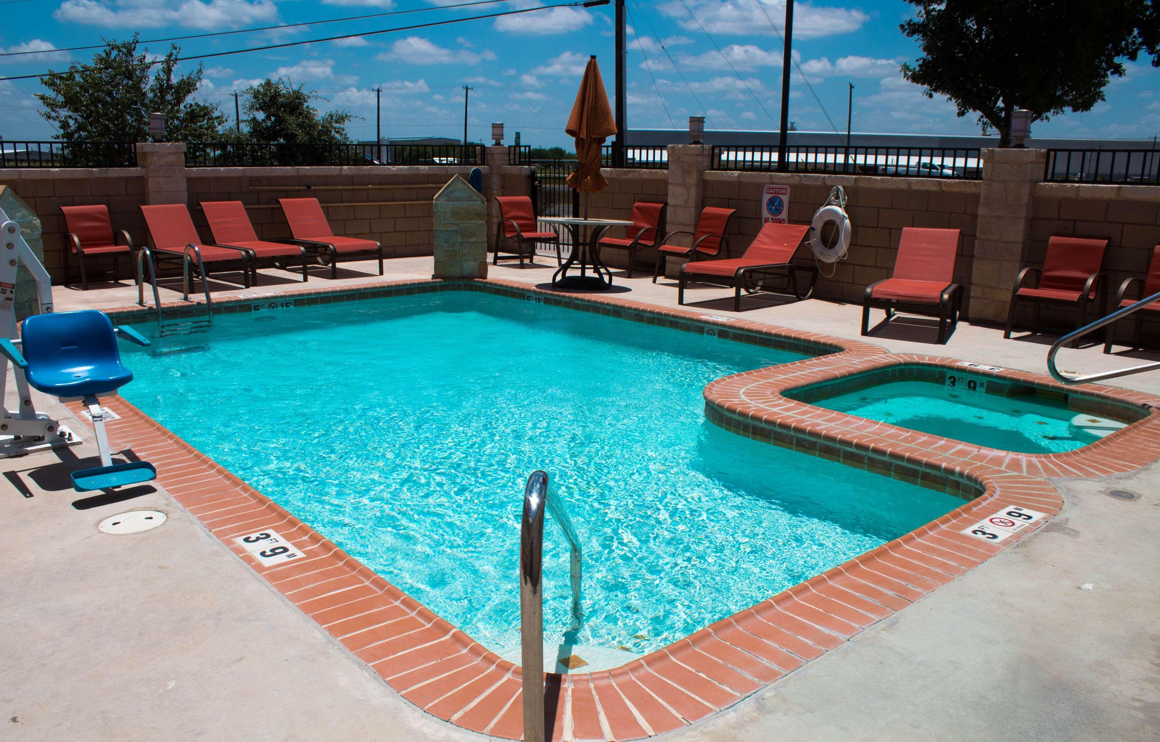 Best Western Plus San Antonio East Inn & Suites Экстерьер фото